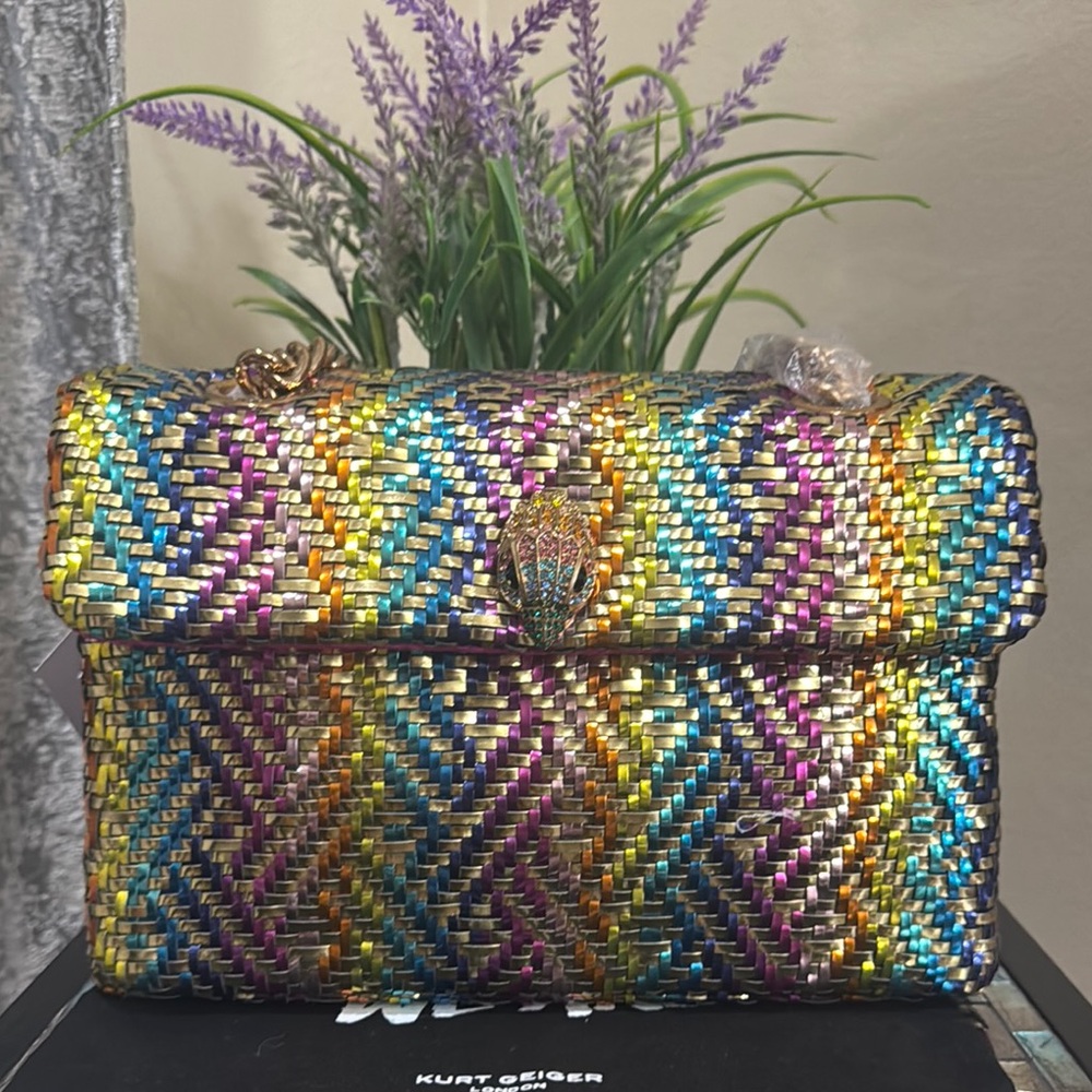 Kurt Geiger London
Mini Kensington Woven Metallic Chain Strap Crossbody Bag